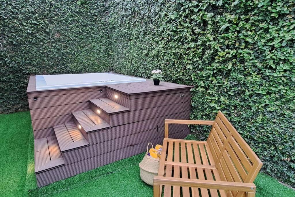 Deluxe villa with jacuzzi and beautiful garden