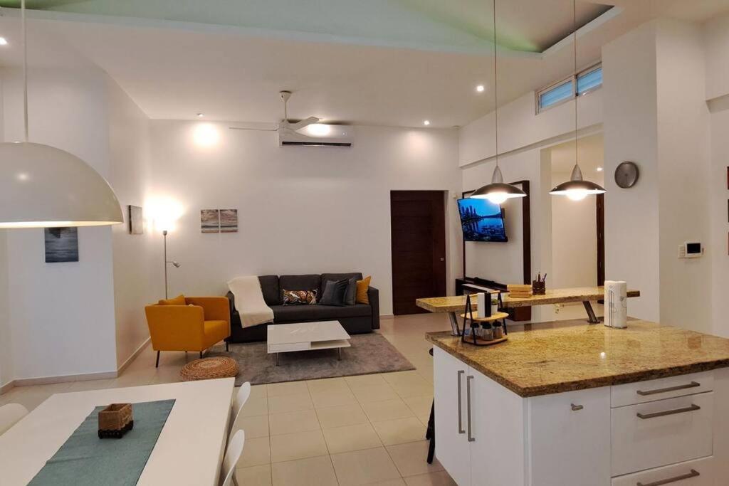 Deluxe villa with jacuzzi and beautiful garden