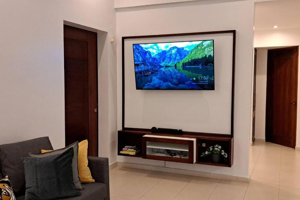 Deluxe villa with jacuzzi and beautiful garden