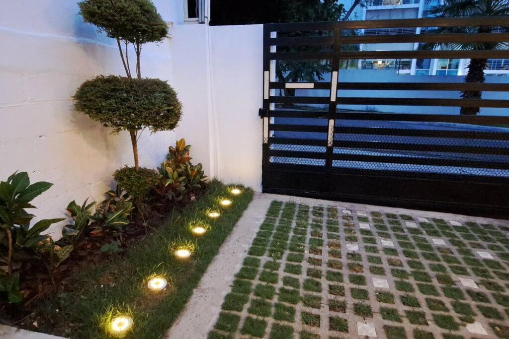 Deluxe villa with jacuzzi and beautiful garden