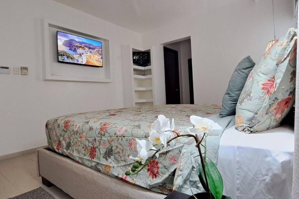 Deluxe villa with jacuzzi and beautiful garden