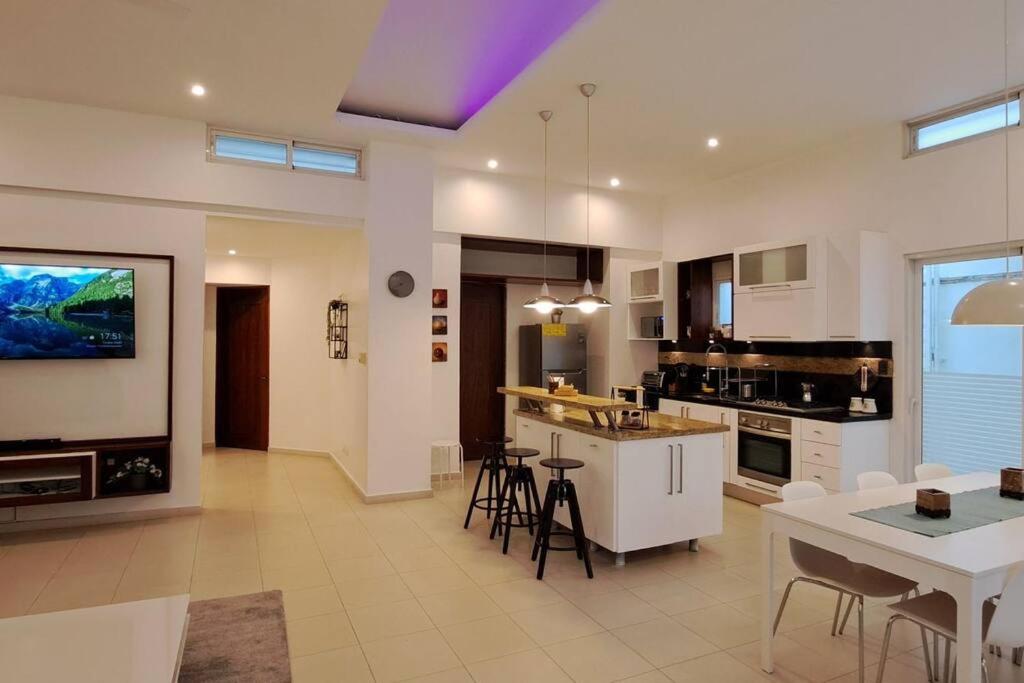 Deluxe villa with jacuzzi and beautiful garden