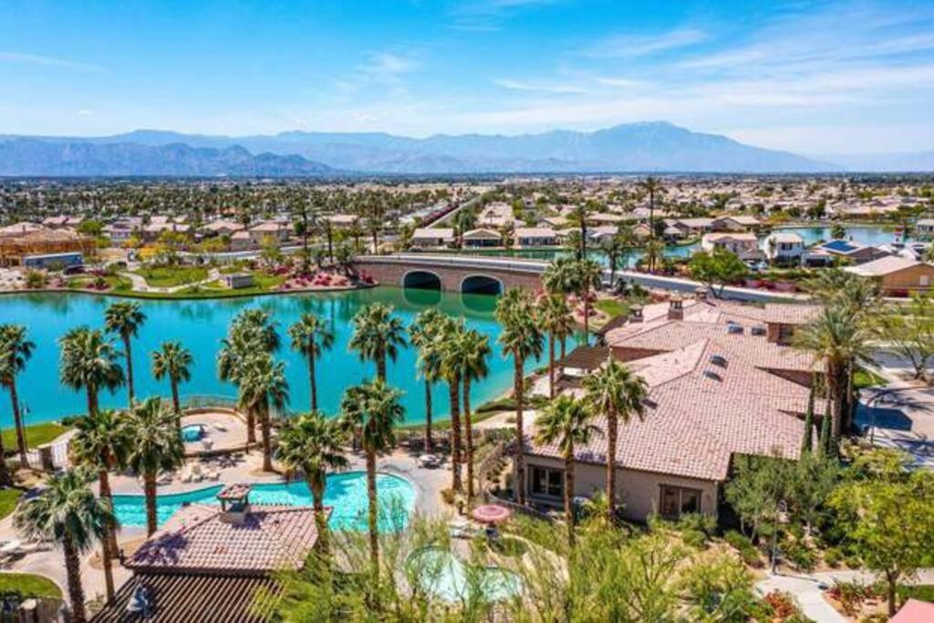 LA Mirage Villa Cheerful Coachella 4 Br House view 3