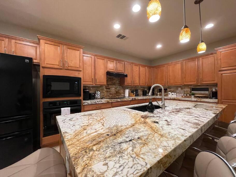 LA Mirage Villa Cheerful Coachella 4 Br House view 5