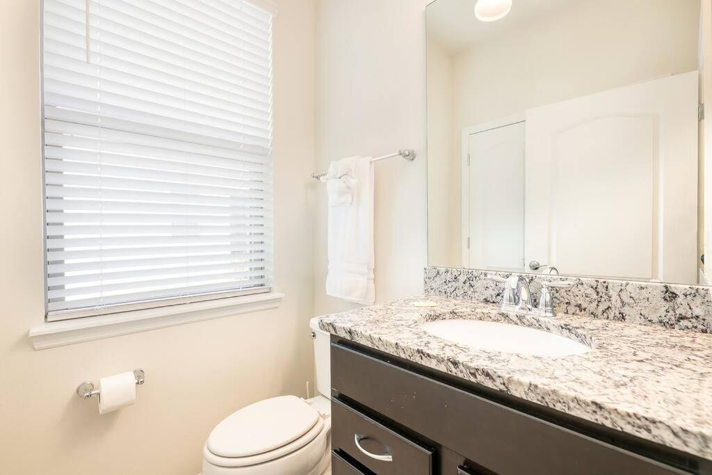Windsor Bliss - Spacious Fun for Everyone! view 2