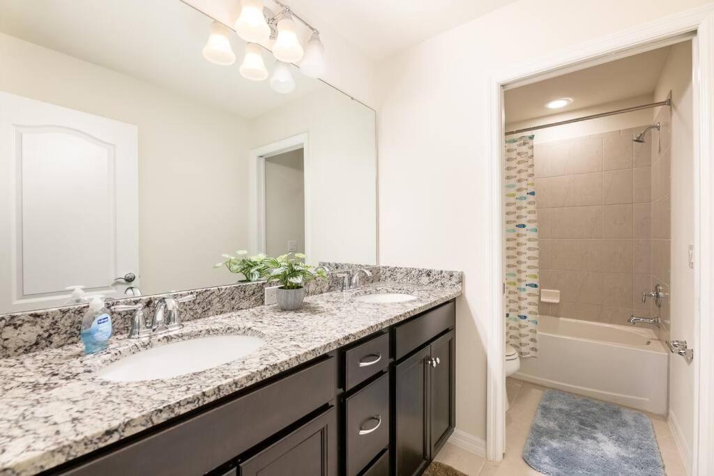 Windsor Bliss - Spacious Fun for Everyone! view 3