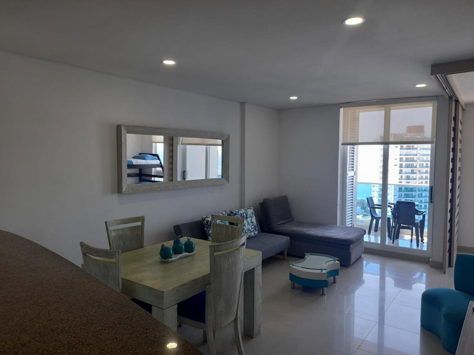 Espectacular apartamento de lujo con vista al mar y salida directa a la playa