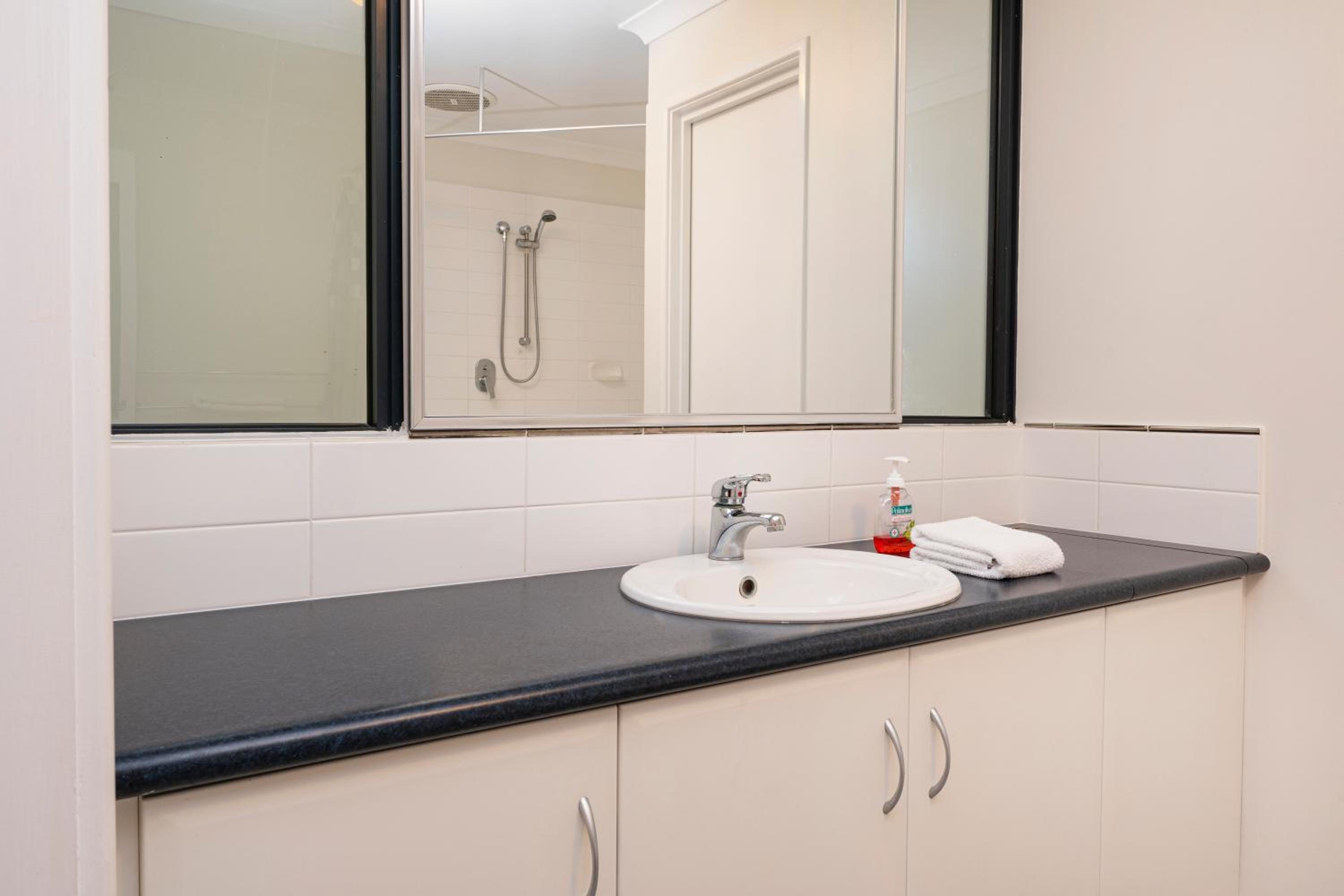 Otra Casa - Your cosy, chill South West getaway!