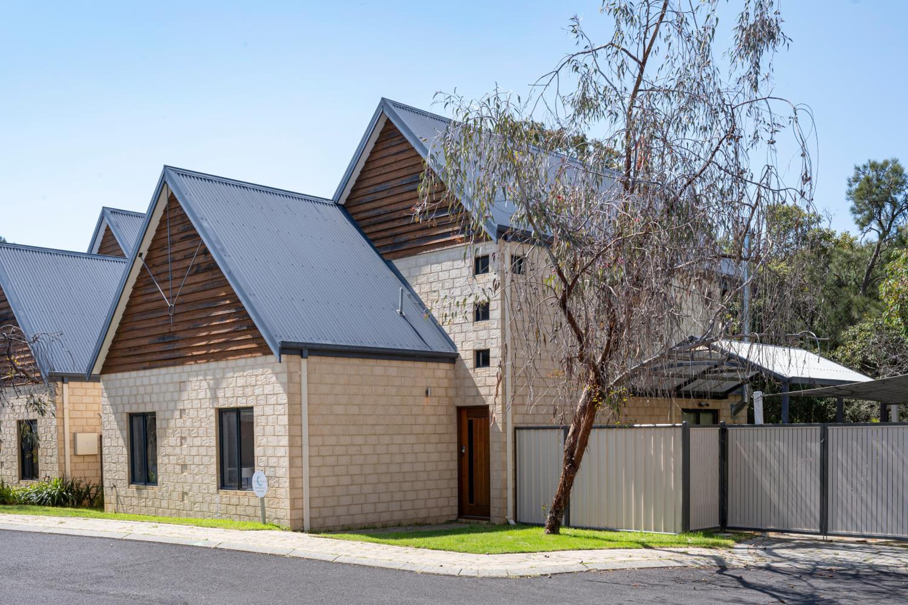 Otra Casa - Your cosy, chill South West getaway!