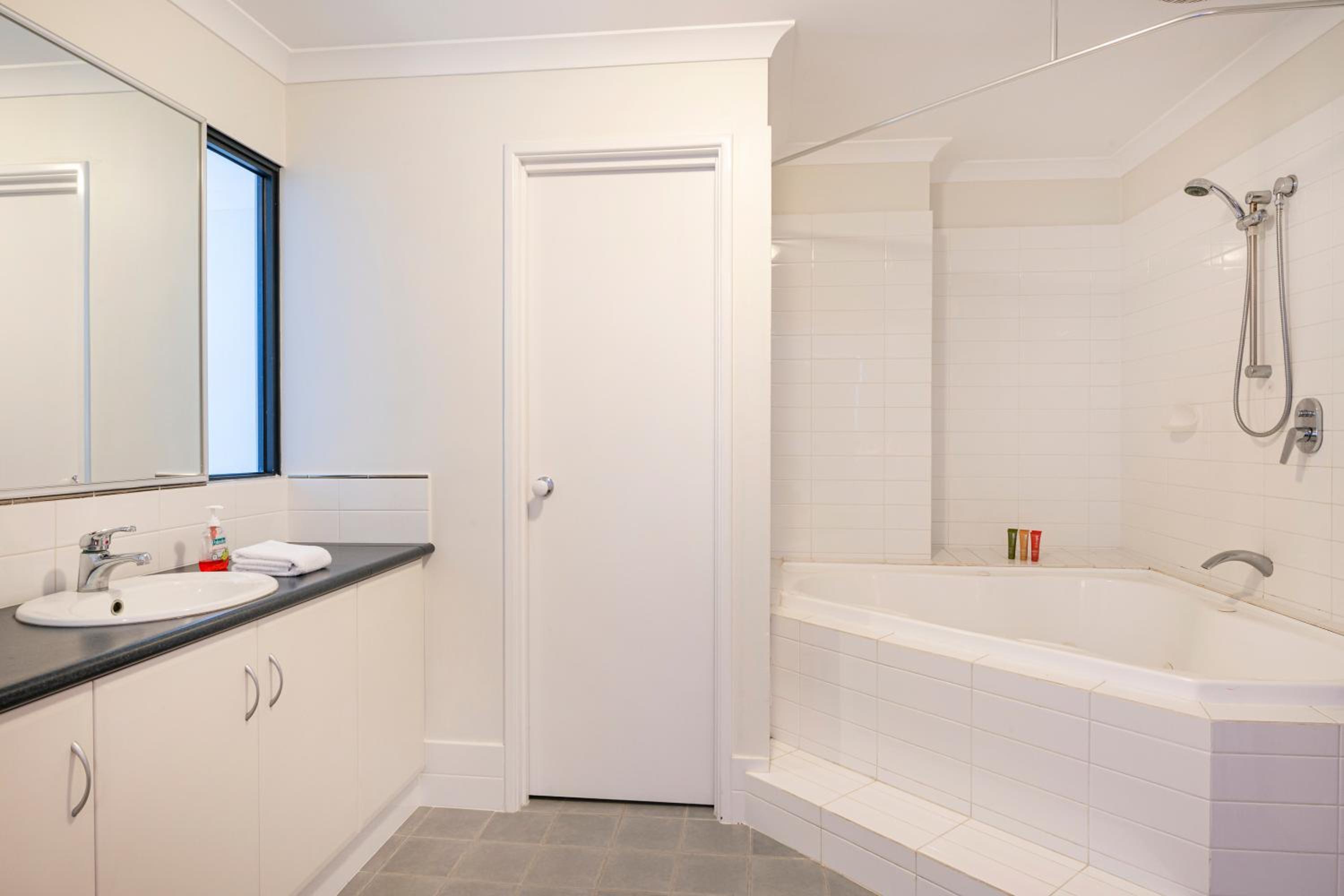 Otra Casa - Your cosy, chill South West getaway!