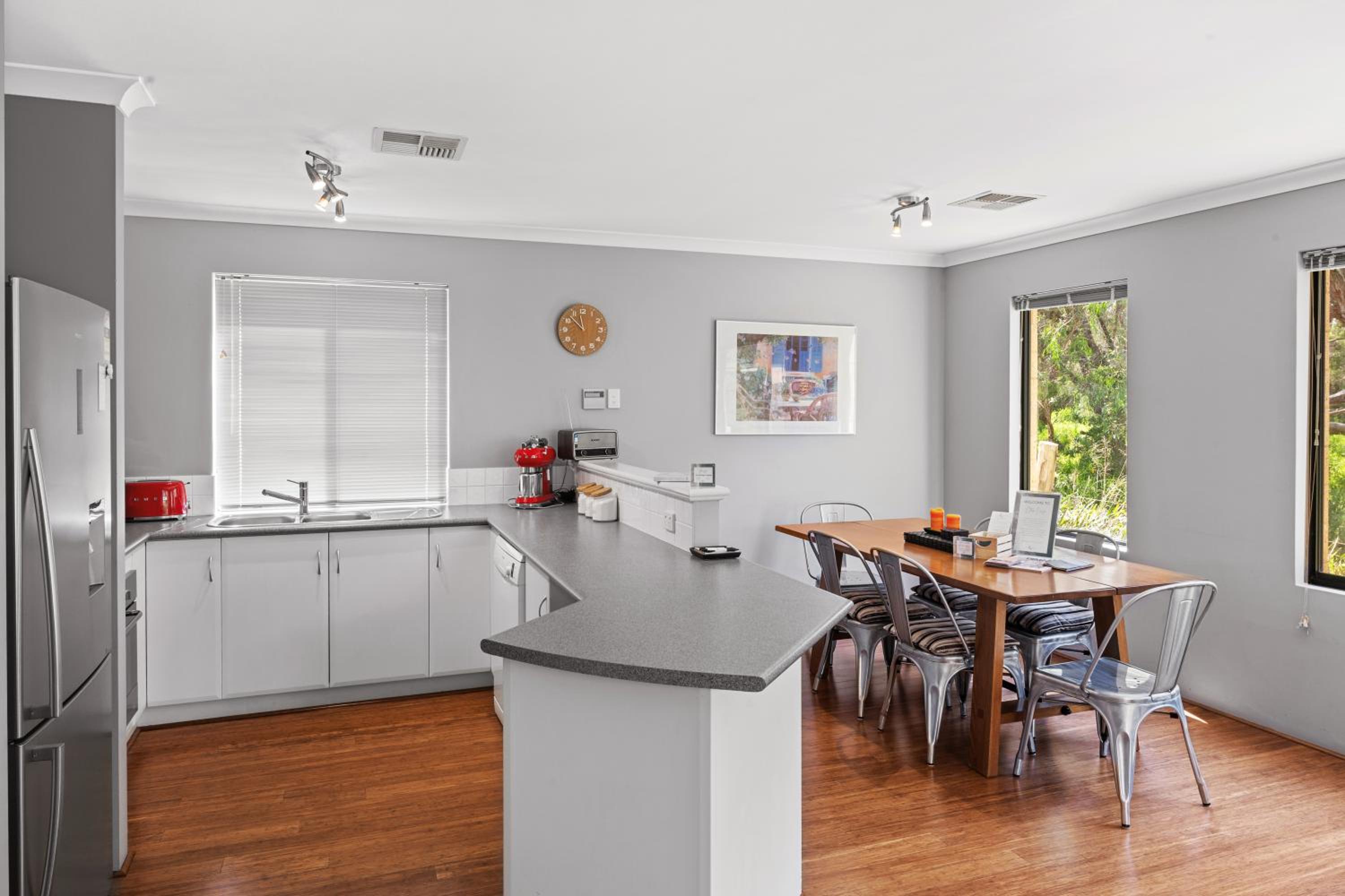 Otra Casa - Your cosy, chill South West getaway!