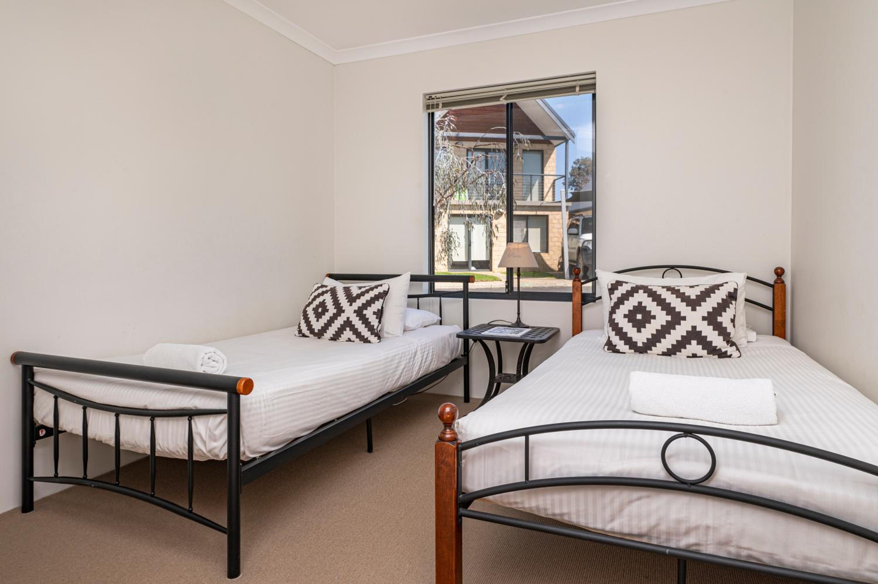 Otra Casa - Your cosy, chill South West getaway!