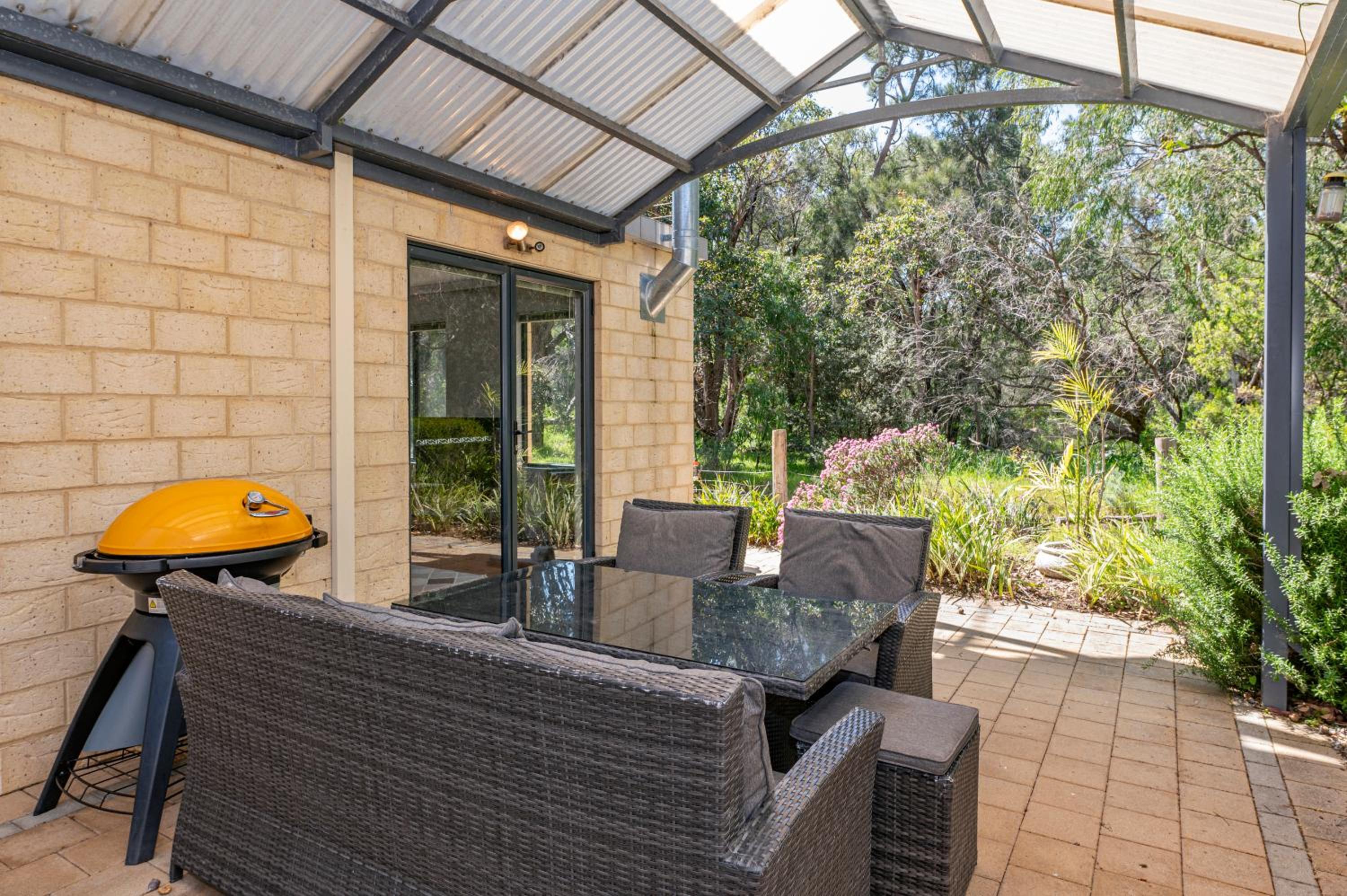 Otra Casa - Your cosy, chill South West getaway!