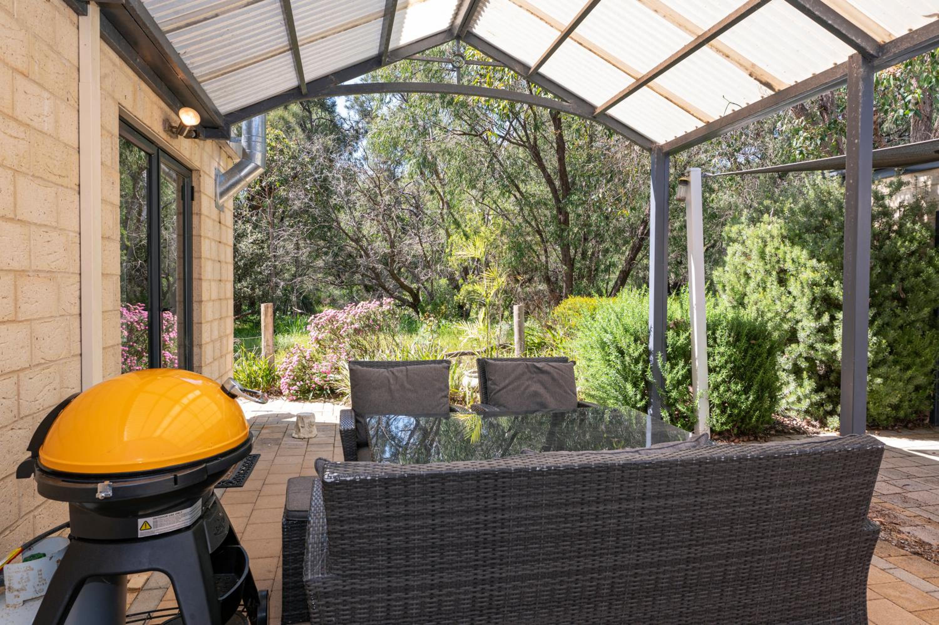 Otra Casa - Your cosy, chill South West getaway!