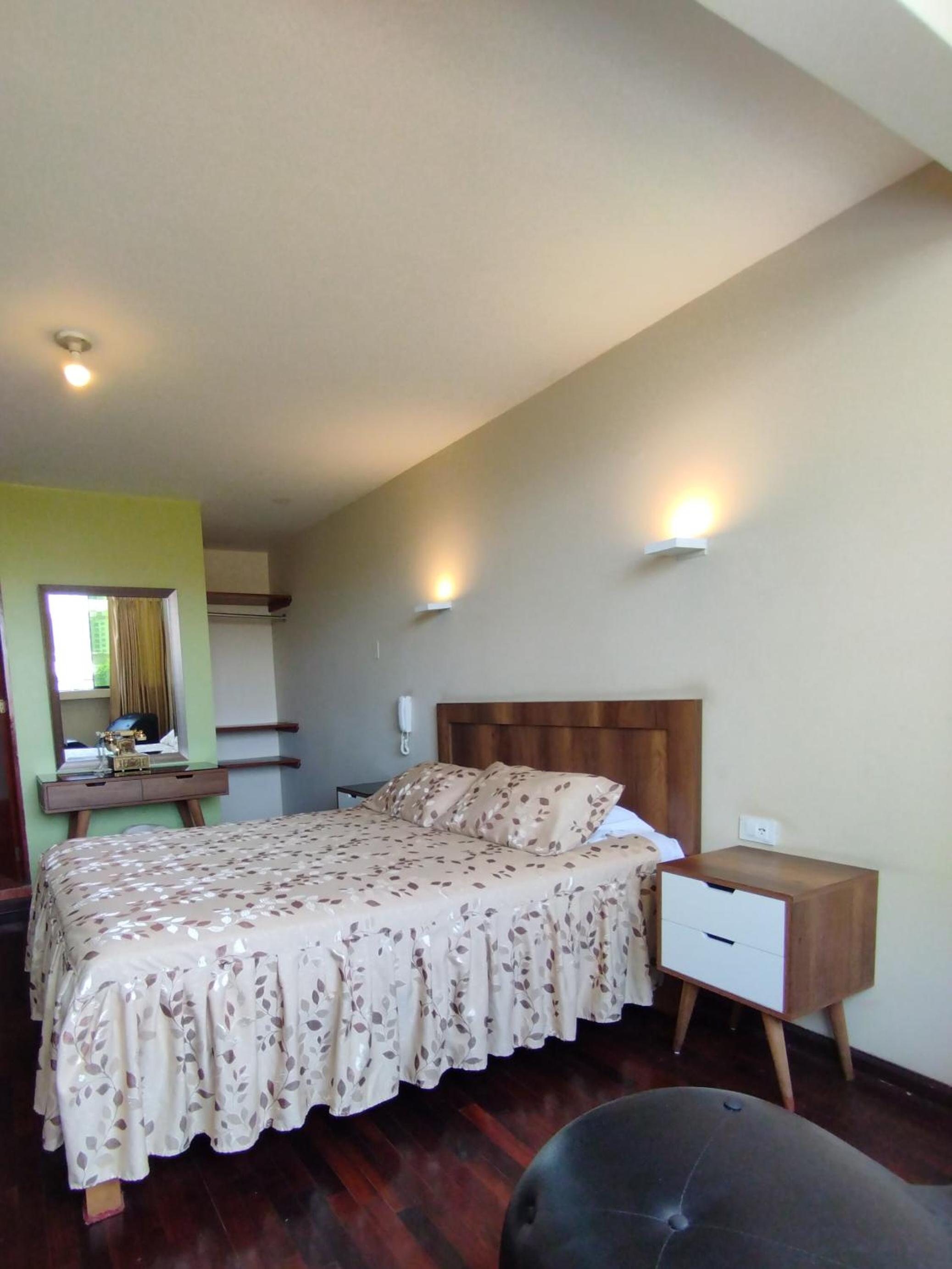Montreal Hostal