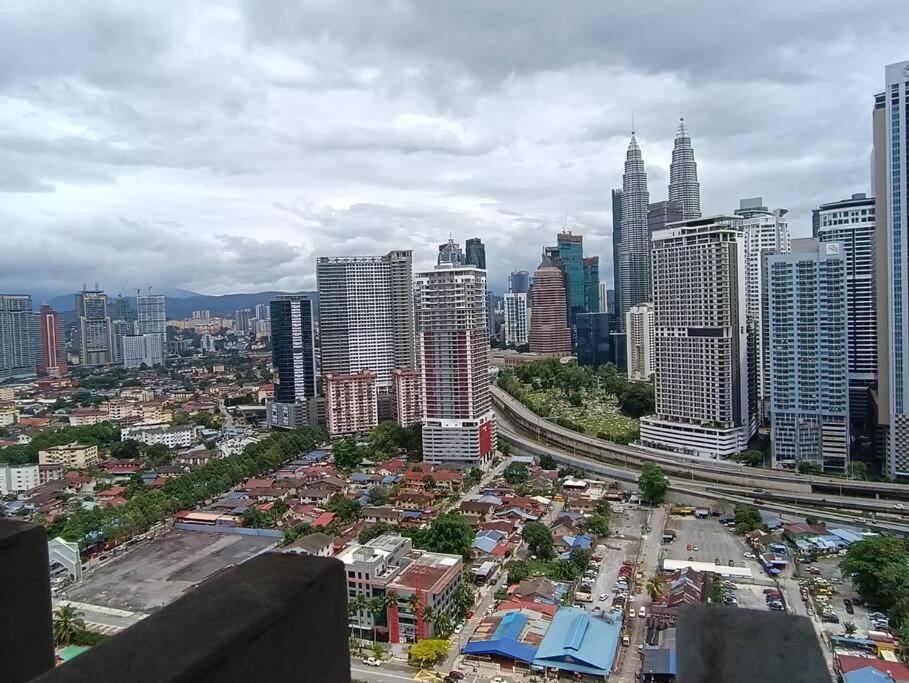 CL 18A Modern Balcony KLCC View Infinity Pool