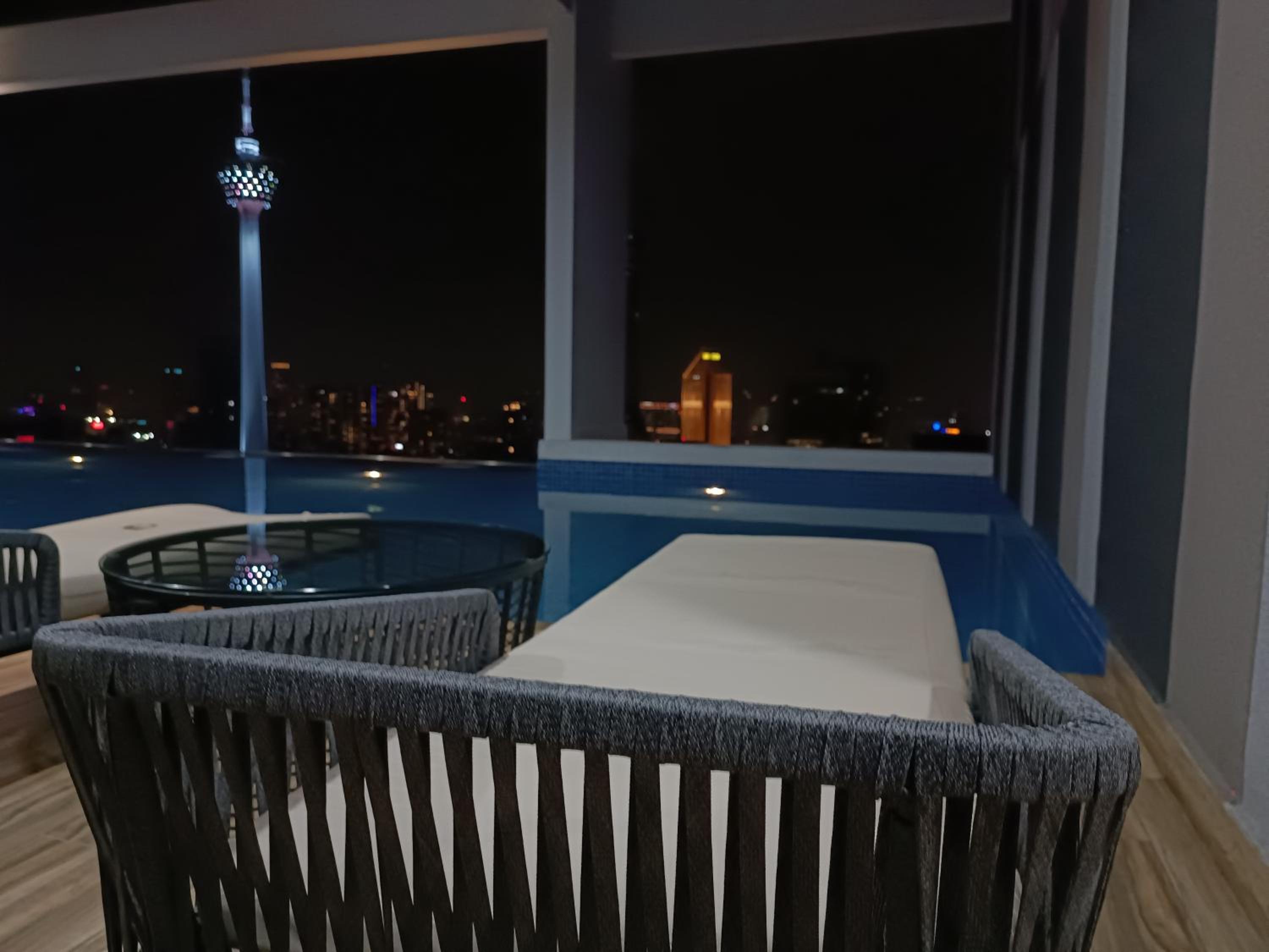 CL 18A Modern Balcony KLCC View Infinity Pool