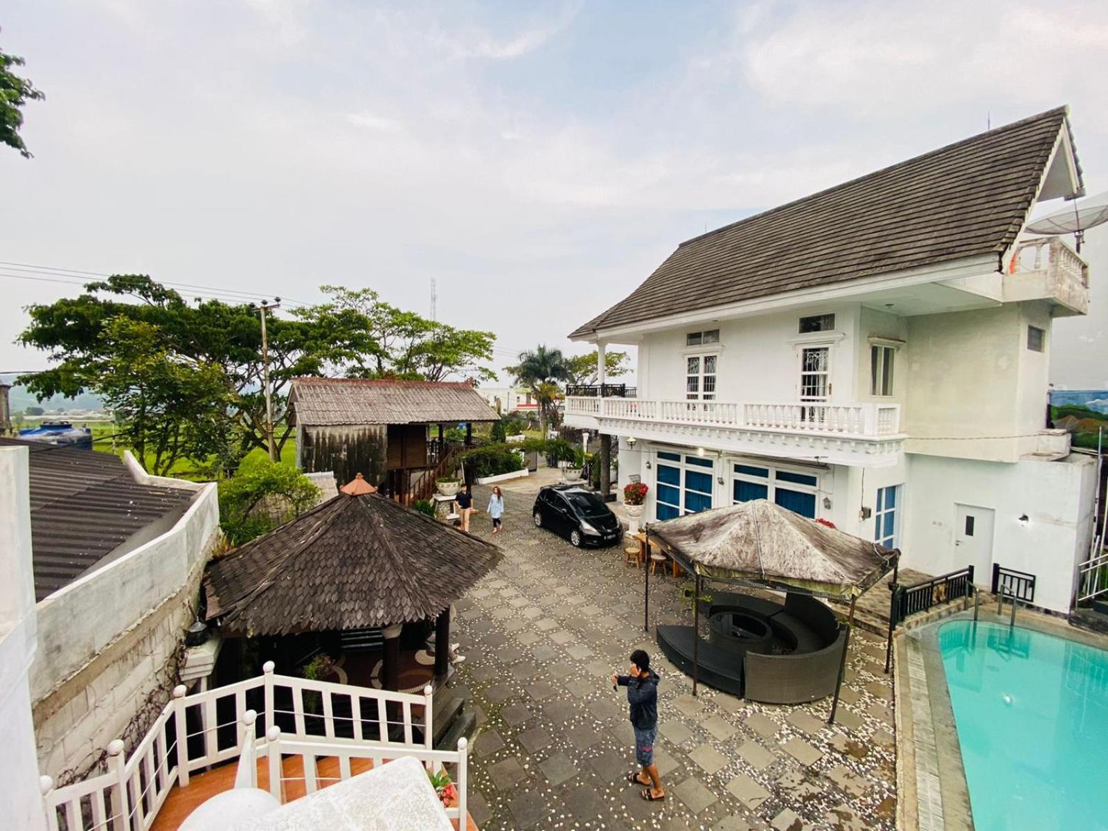Villa Benny Gsp Cipanas view 5