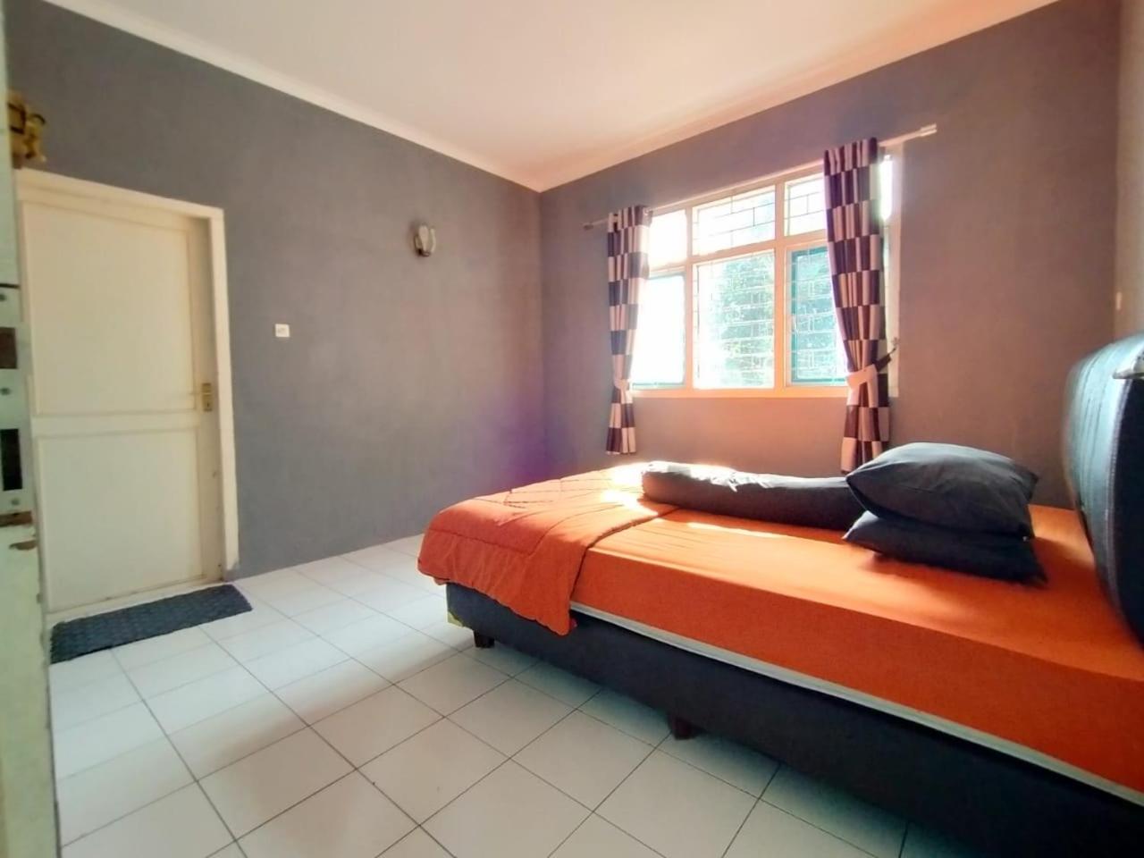 Villa Arisella Cipanas Puncak