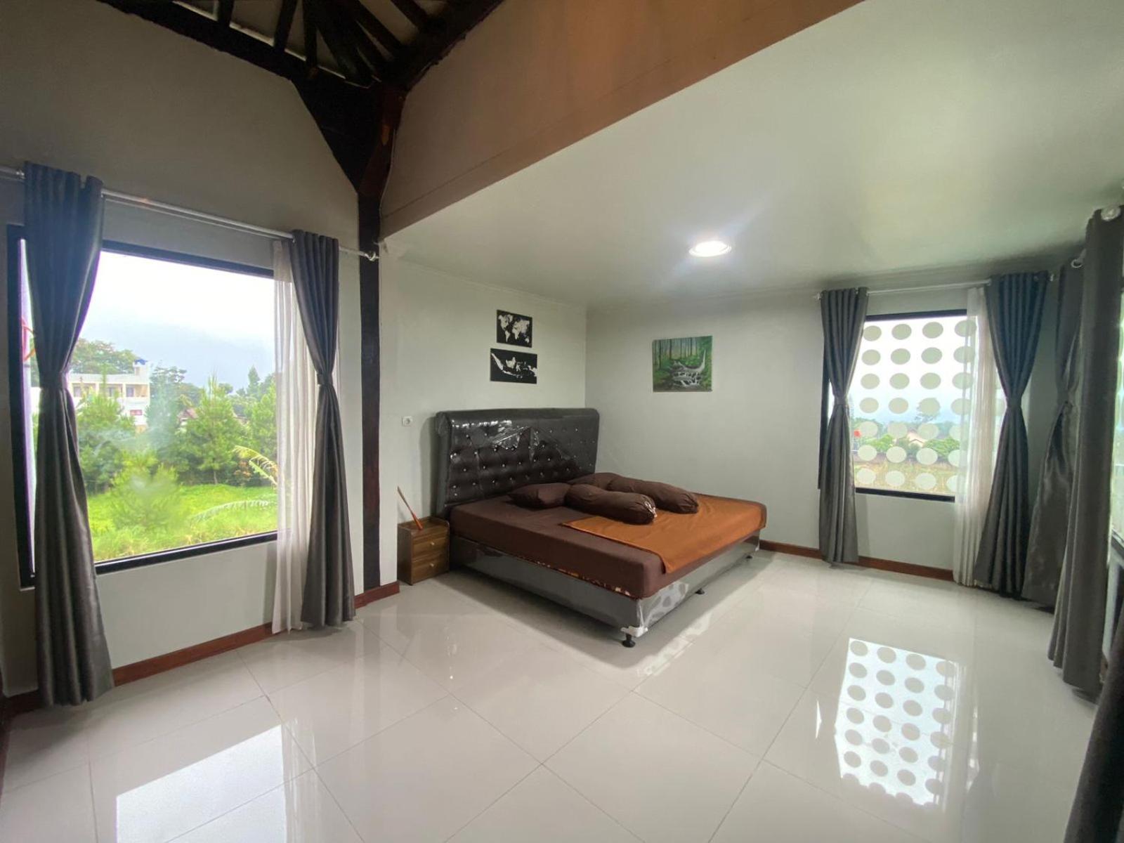 Villa Joglo Cisarua Puncak view 4