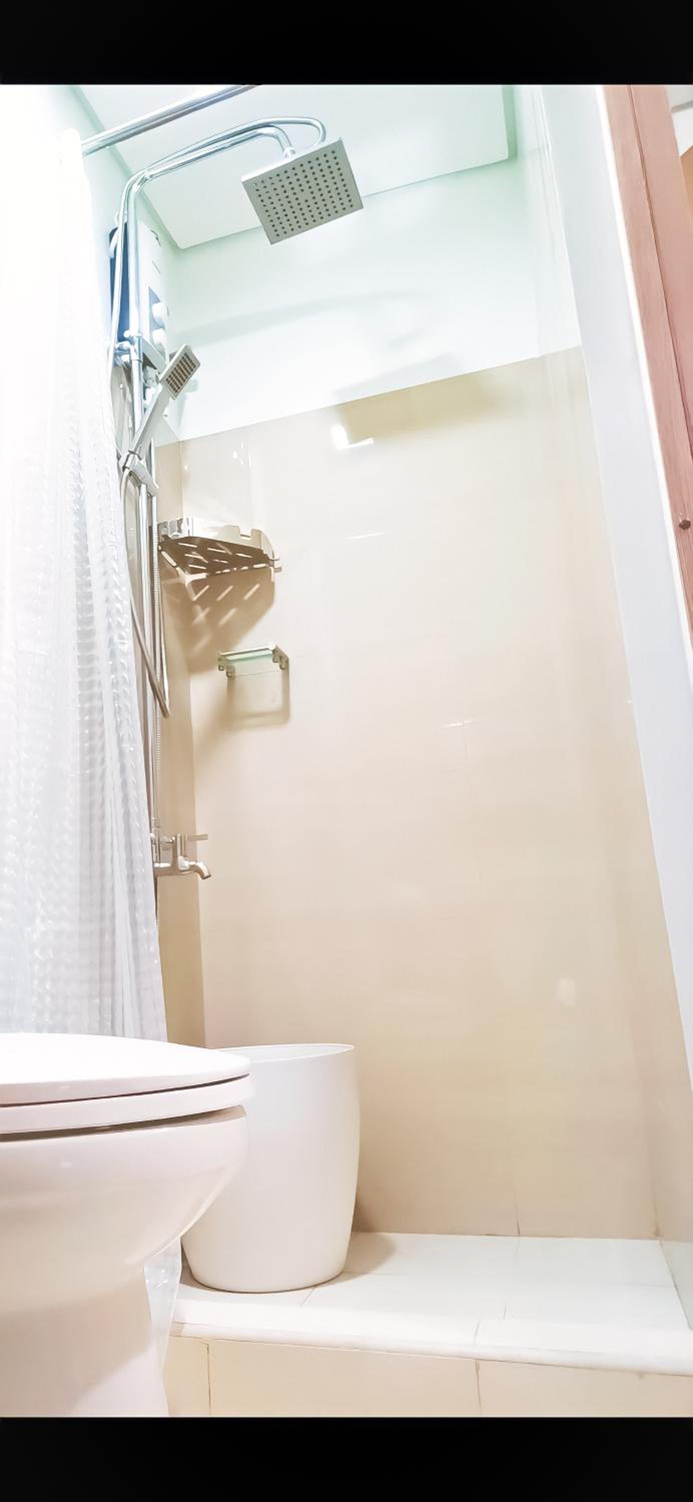 Shore 2 Residences 1BR Deluxe Room in MOA Complex view 3