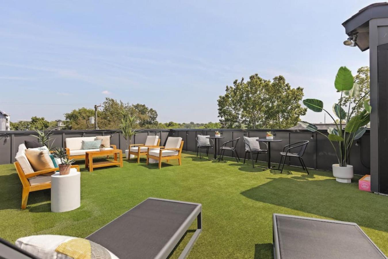 Huge Rooftop Patio at this Stunning Spacious House view 3