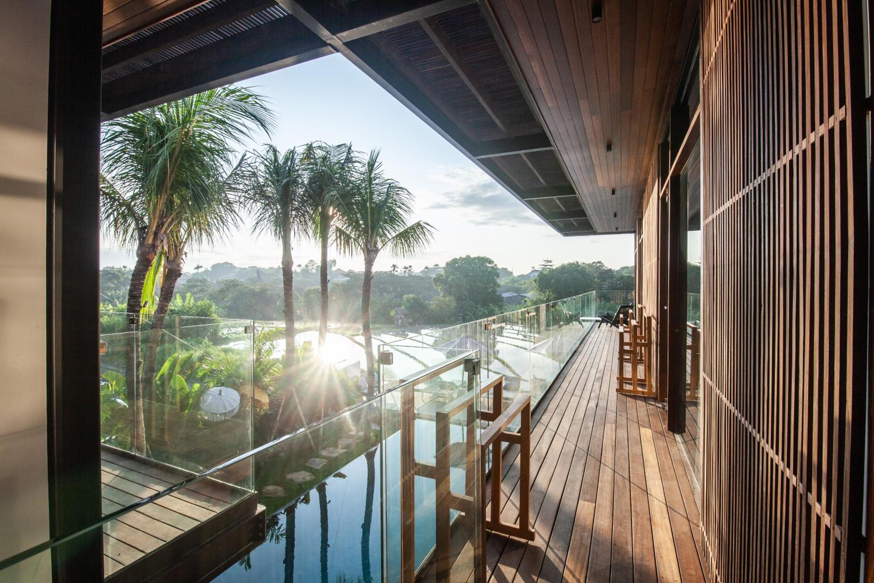 Enchanting 6BR Villa, Breathtaking Vistas Canggu