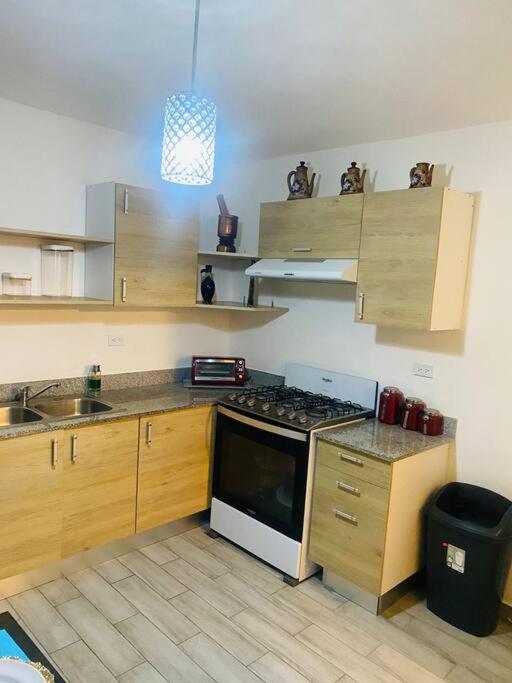 Beautiful 3 bedroom 2 bath unit with free parking view 2