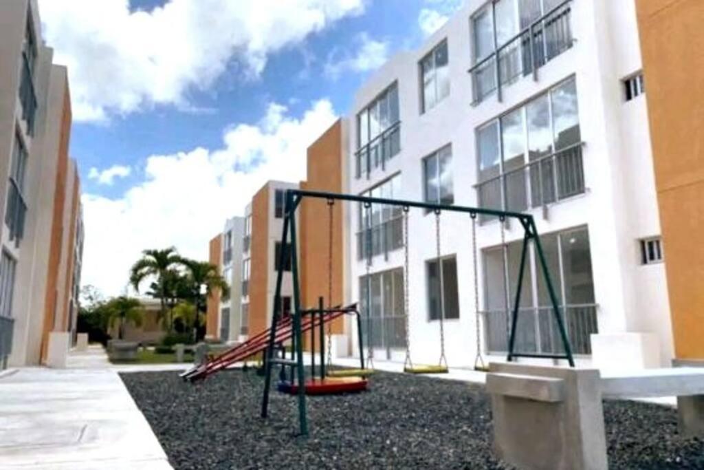 Beautiful 3 bedroom 2 bath unit with free parking view 5