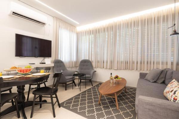 Cozy Apartment in the Heart of Tel Aviv view 3