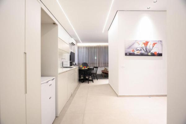 Cozy Apartment in the Heart of Tel Aviv view 2