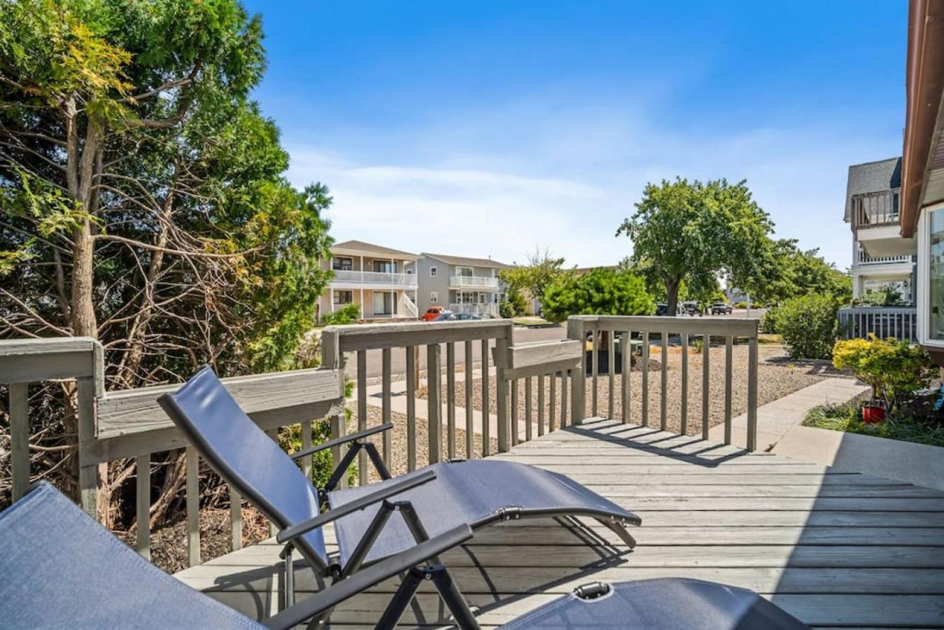 Full House 2 Blocks from Beach view 3