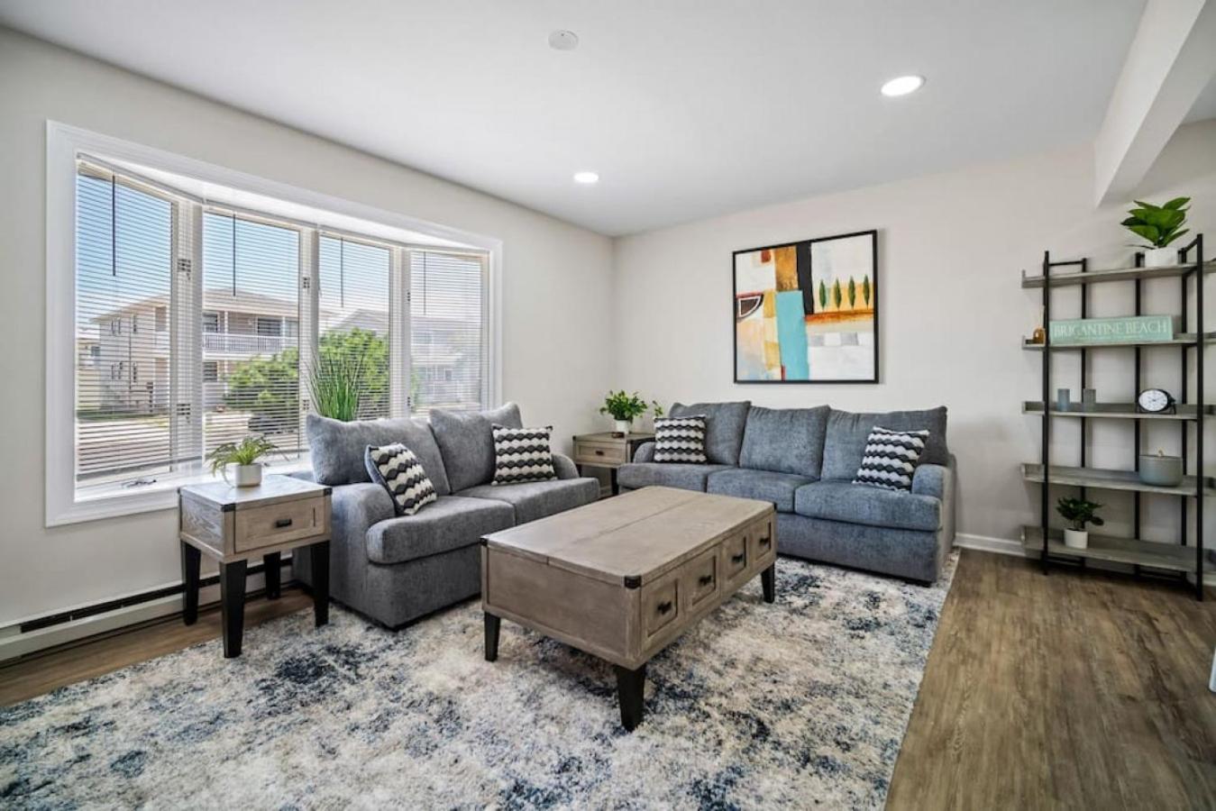 Full House 2 Blocks from Beach view 5