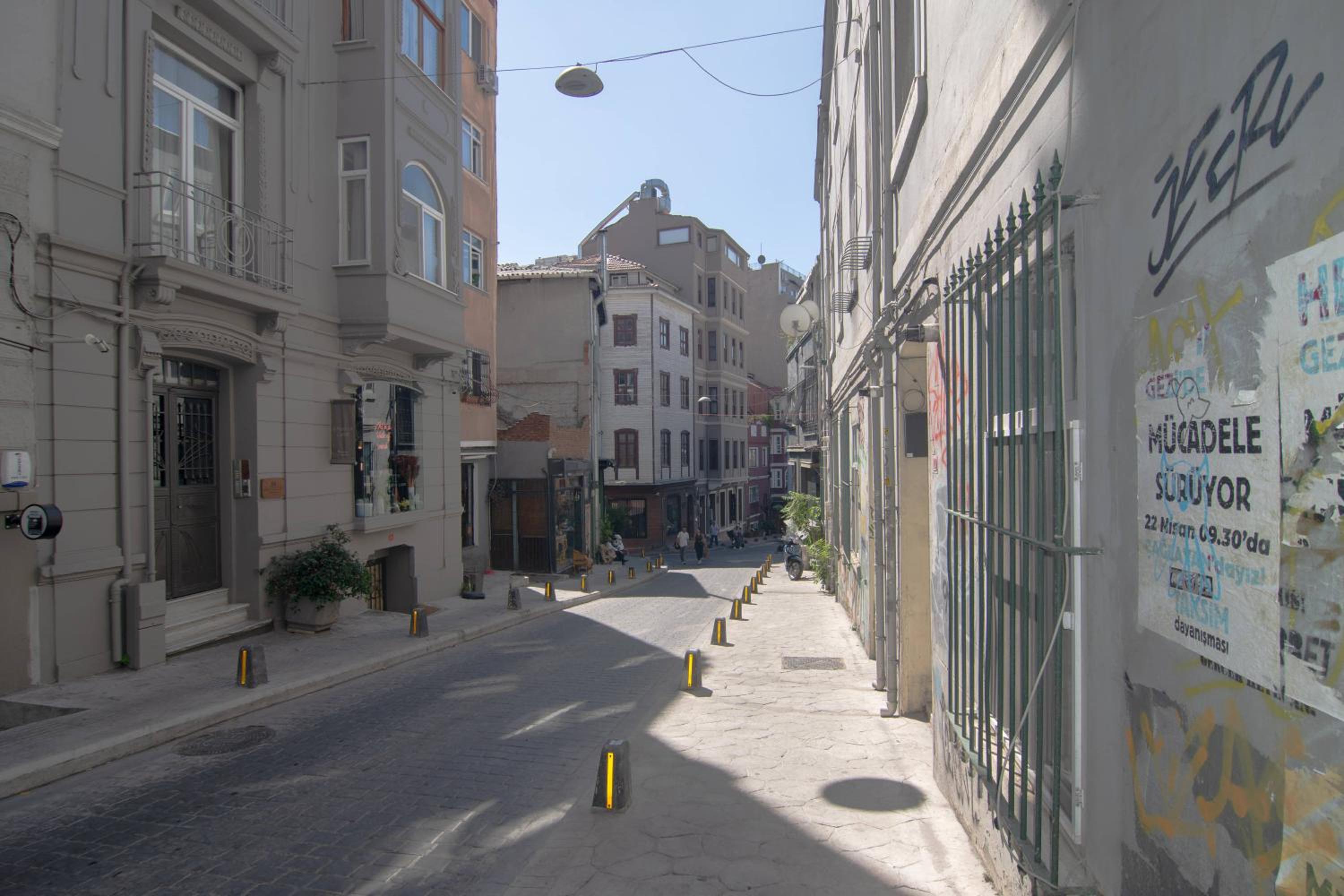 Stylish City Getaway-Explore the Urban Delights