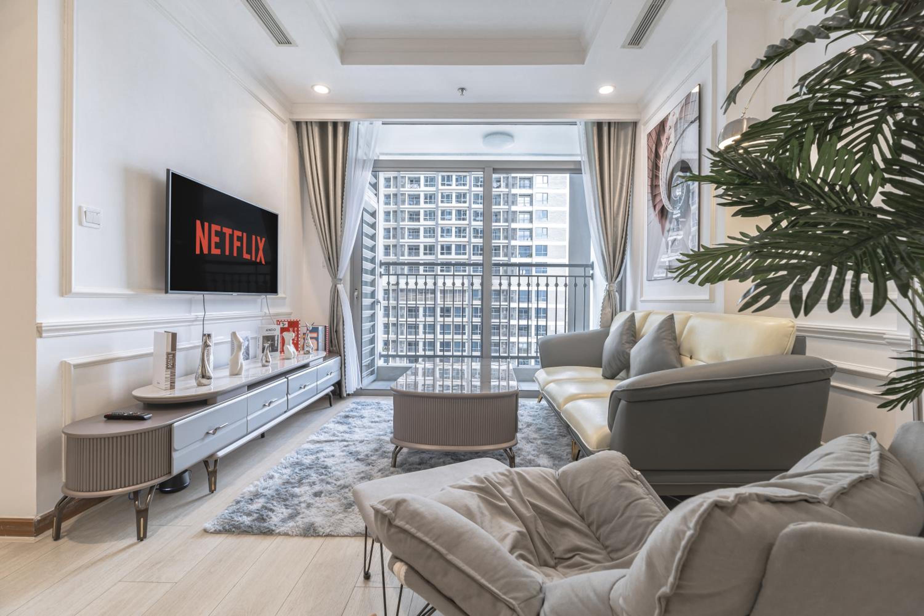 Vinhomes 2-Bed - Movie Projector, Fully Equipped, Convenient Location