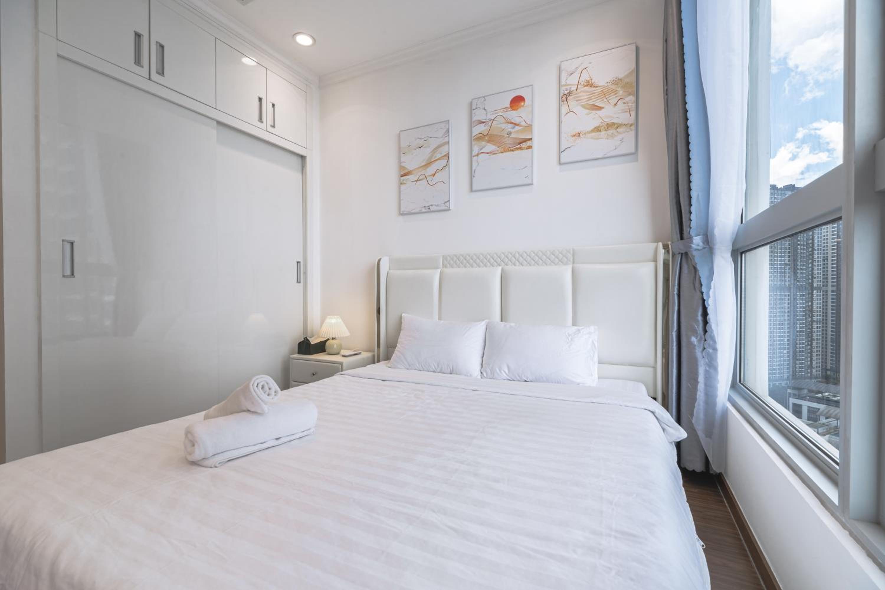 Vinhomes 2-Bed - Movie Projector, Fully Equipped, Convenient Location