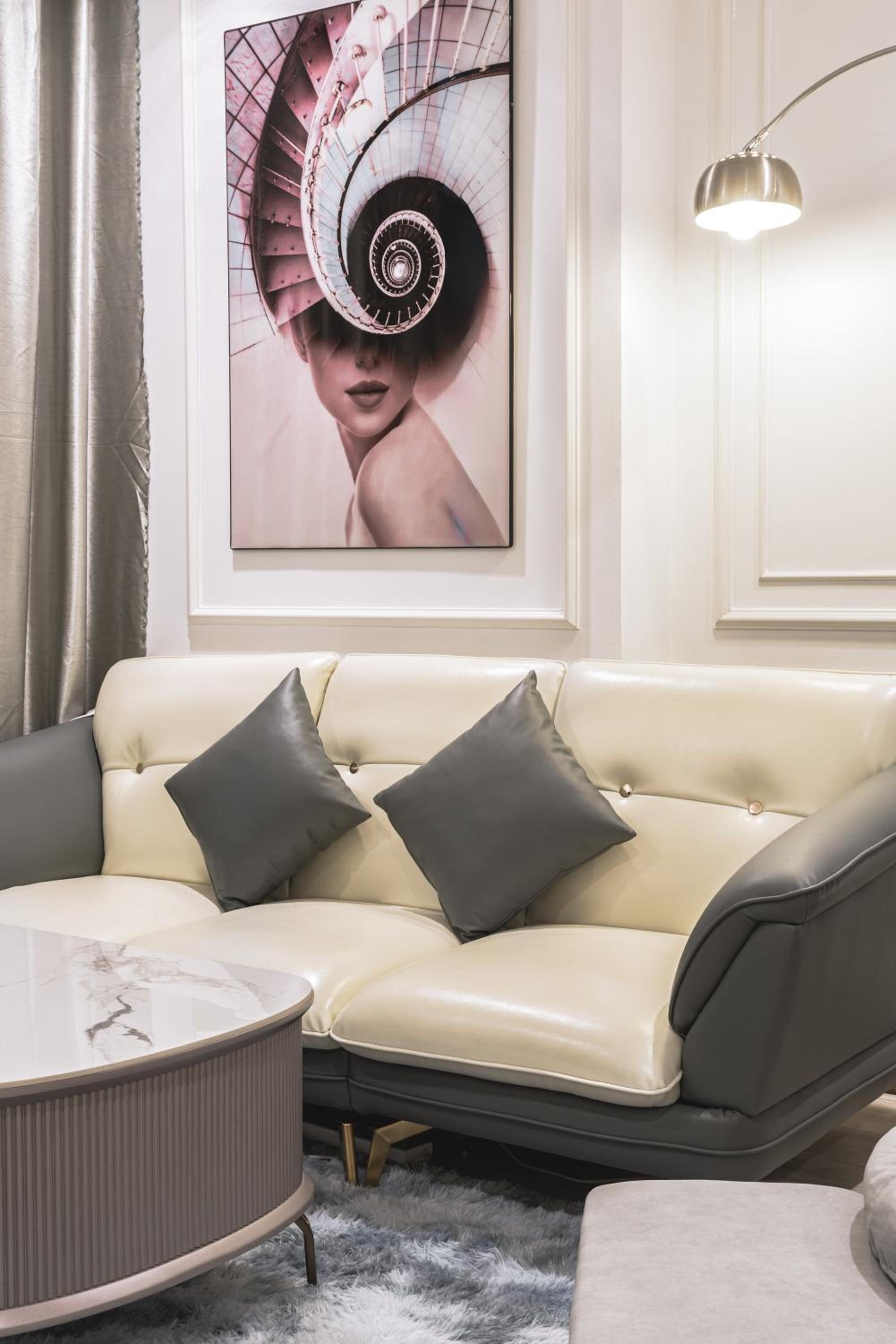 Vinhomes 2-Bed - Movie Projector, Fully Equipped, Convenient Location