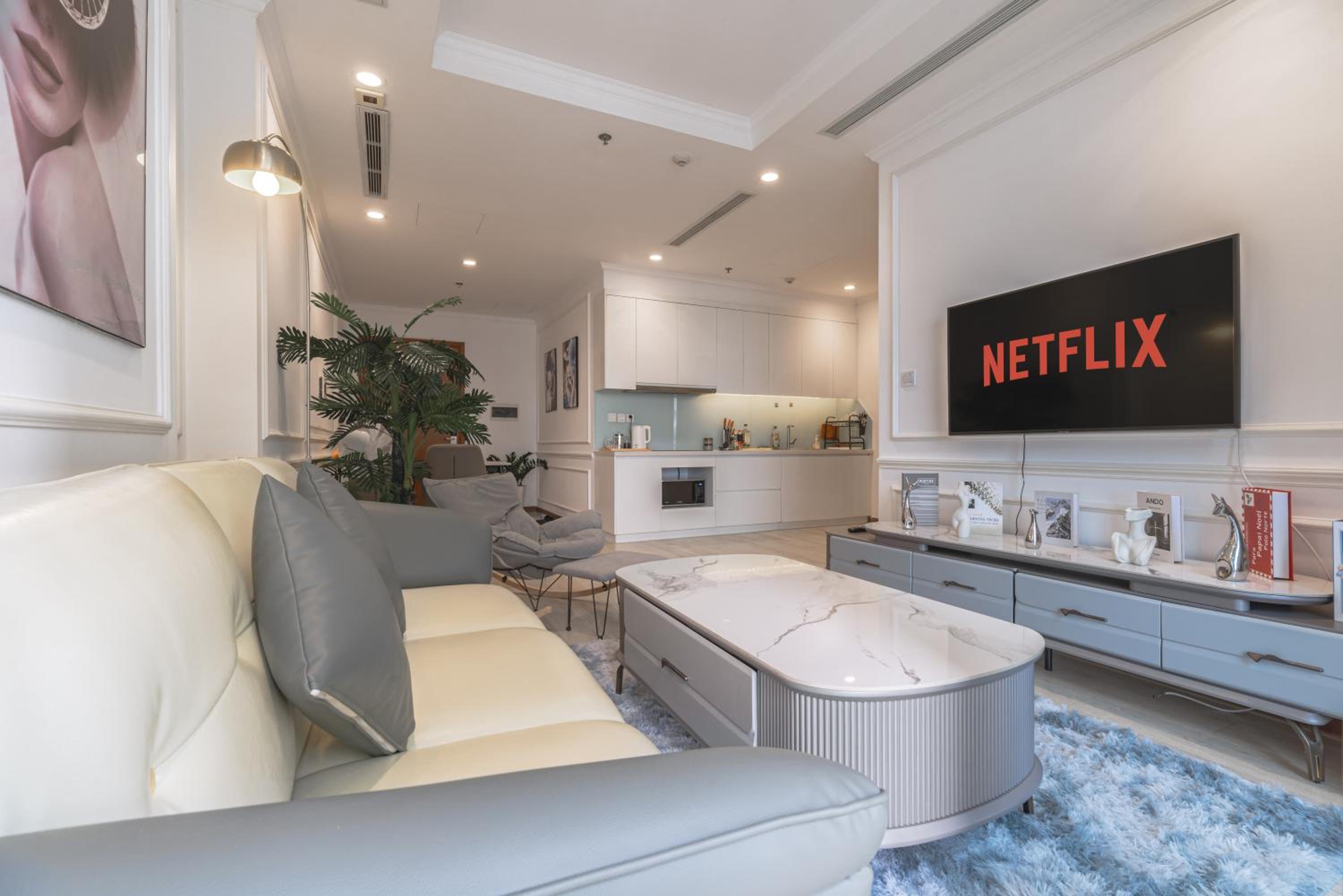 Vinhomes 2-Bed - Movie Projector, Fully Equipped, Convenient Location