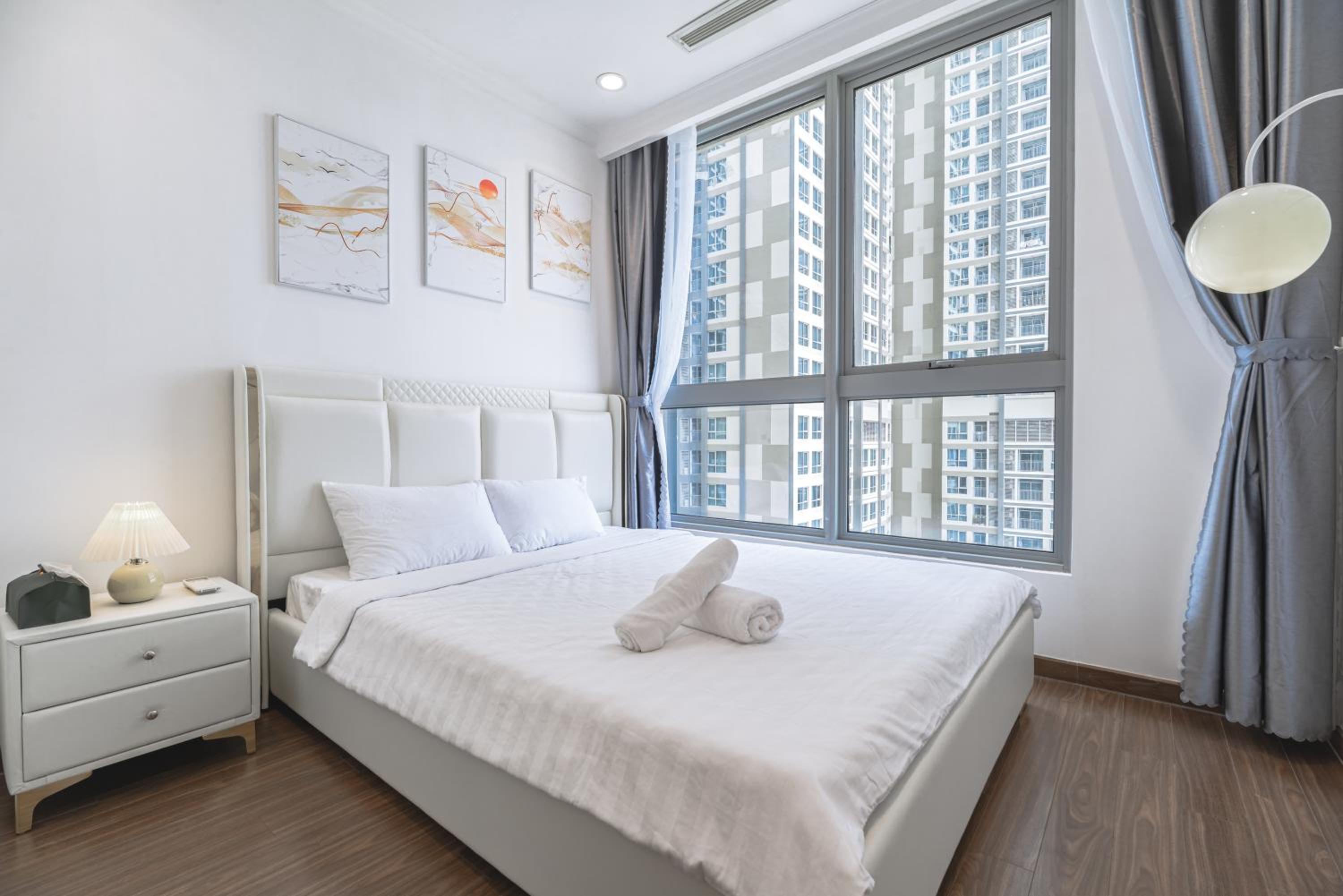 Vinhomes 2-Bed - Movie Projector, Fully Equipped, Convenient Location