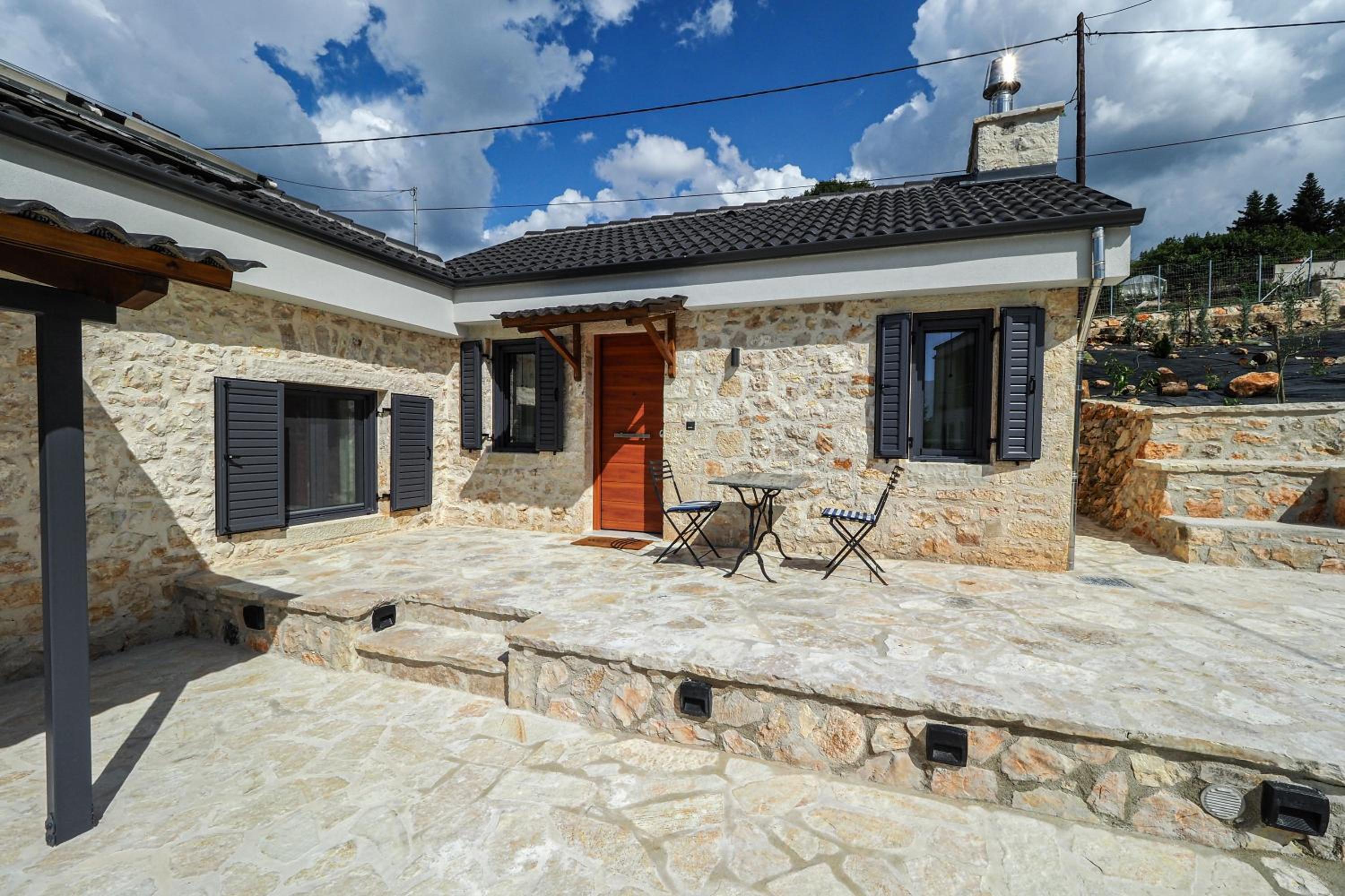 Stonehouse Grace