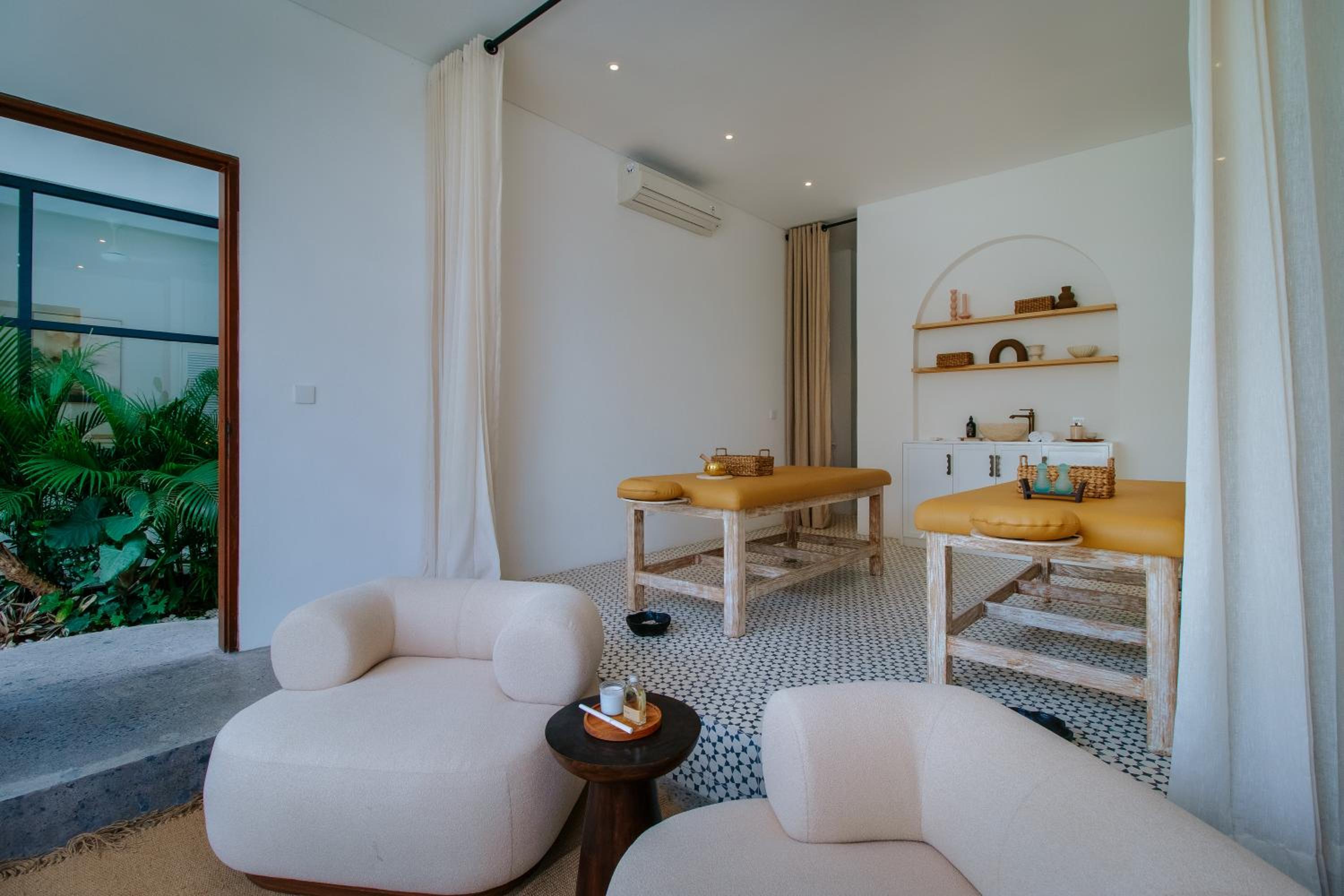 New Mediterranean 5 Bed, Chef, Daily B'Fast view 2