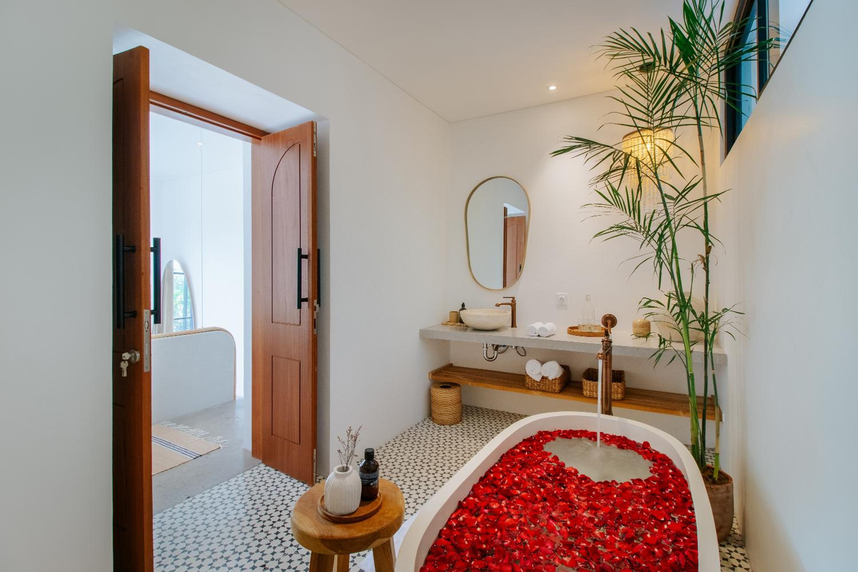 New Mediterranean 5 Bed, Chef, Daily B'Fast view 5