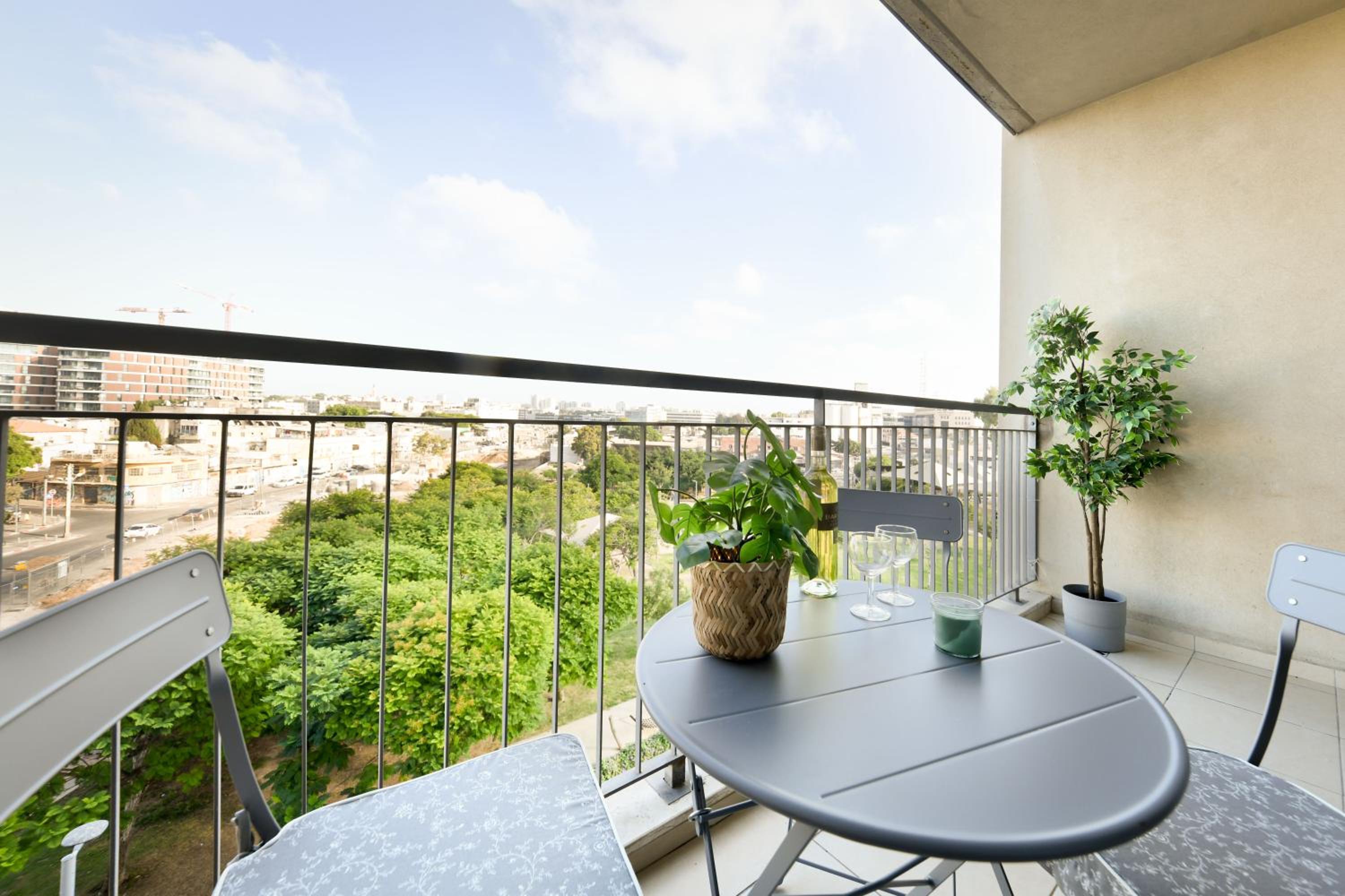 Vibrant 2BR apt with Mamad and Balcony 5-min from the Beach by Sea N' Rent view 3