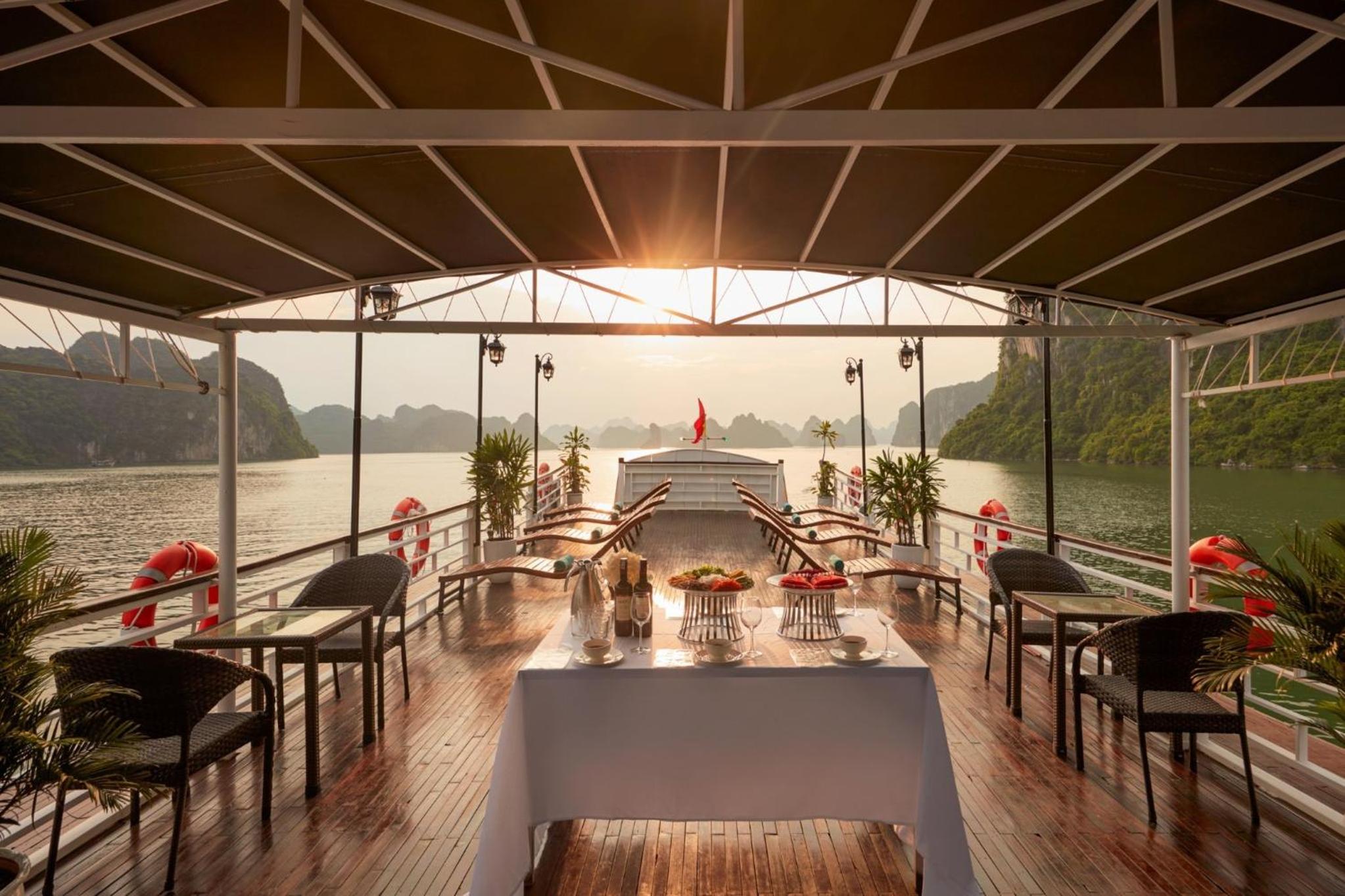 Cozy Bay Cruise
