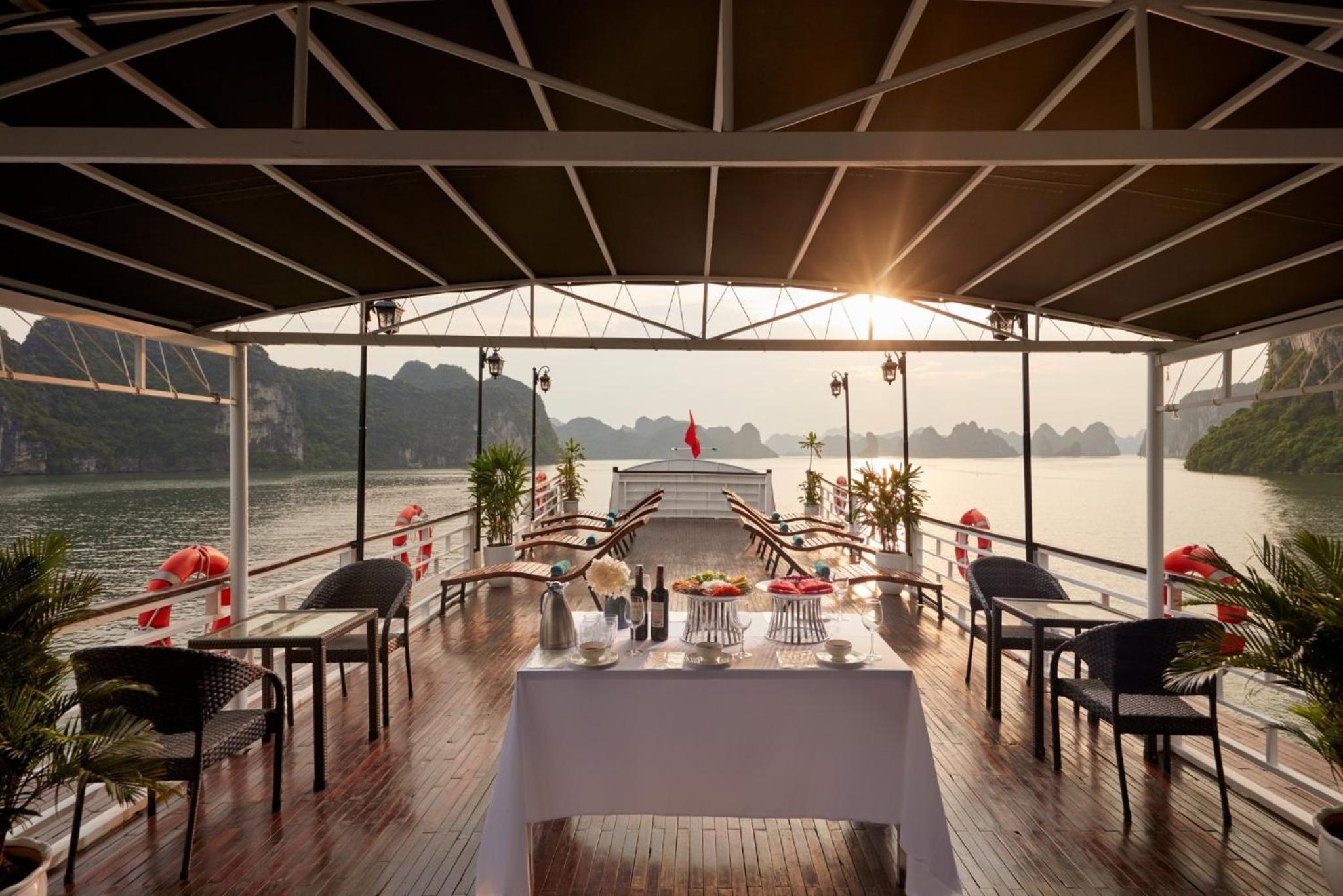 Cozy Bay Cruise