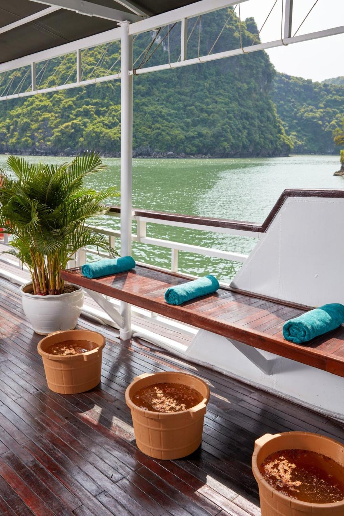 Cozy Bay Cruise