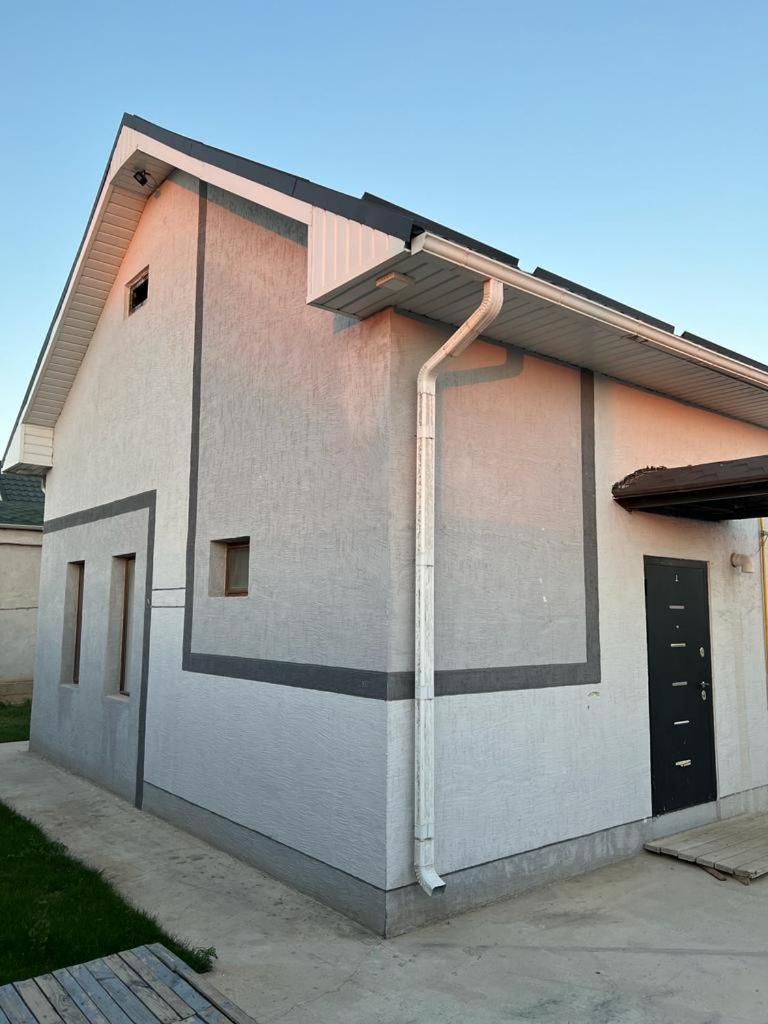 Guesthouses in Turkestan view 2