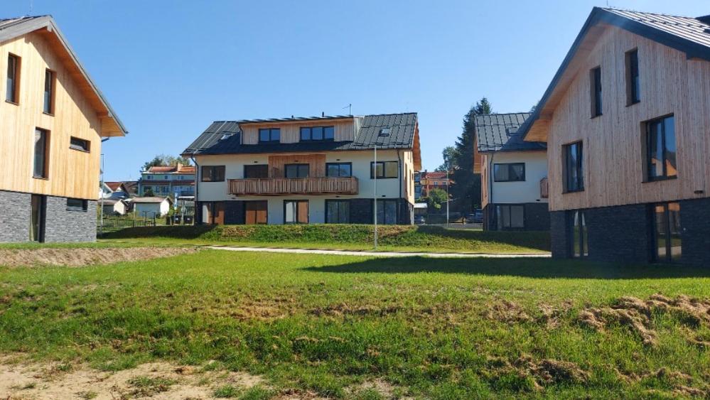 Lipno Apartments BERGMAX, Ski Areál Lipno 16min dojezd - Resort Malé Lipno s terasou a zahrádkou, parking free