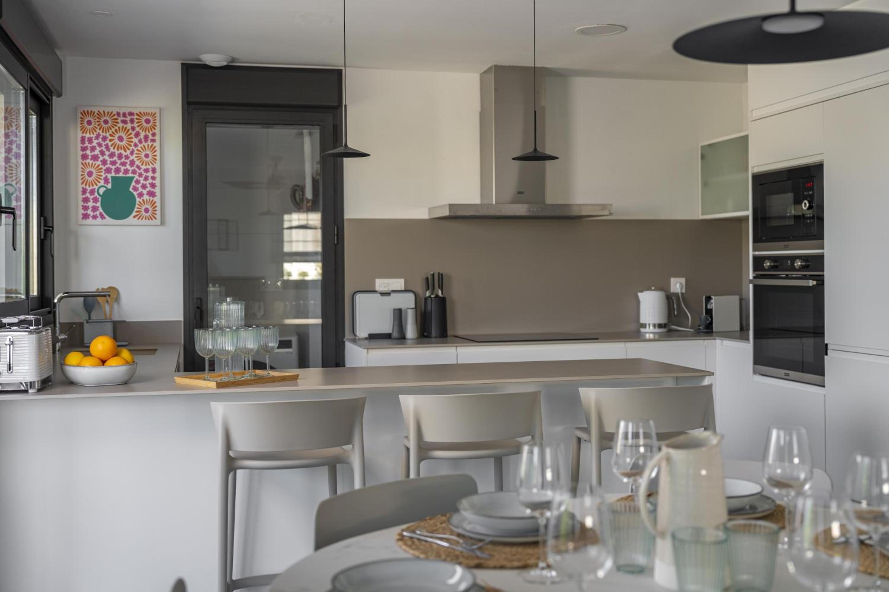 Prime Spanish Holidays - Rennes Arenal Playa Apartments