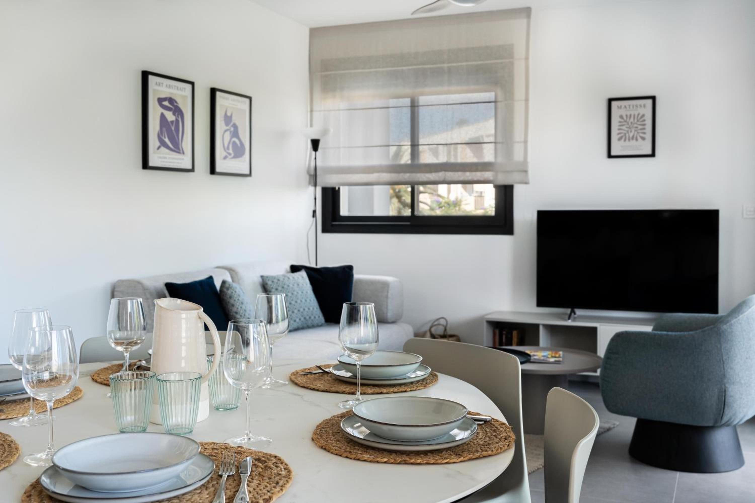 Prime Spanish Holidays - Rennes Arenal Playa Apartments